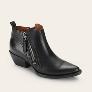 NIB Frye Sacha Moto Boot